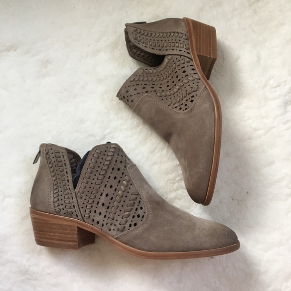 Vince Camuto Shoes - Vince Camuto || Prasata Cut Out Ankle Bootie Vince Camuto Shoes - Vince Camuto || Prasata Cut Out Ankle Bootie